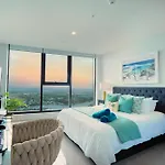 Surfers Beachside Luxury - Stunning Panoramic View