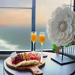 Surfers Beachside Luxury - Stunning Panoramic View