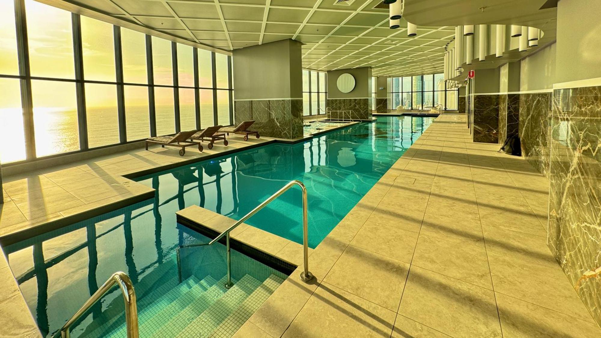 Surfers Beachside Luxury - Stunning Panoramic View *