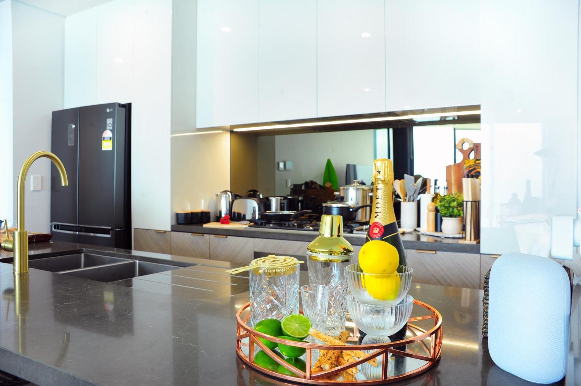 Surfers Beachside Luxury - Stunning Panoramic View