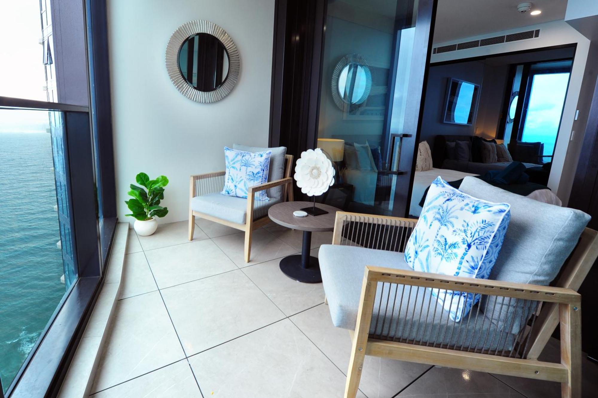 Surfers Beachside Luxury - Stunning Panoramic View Apartment *