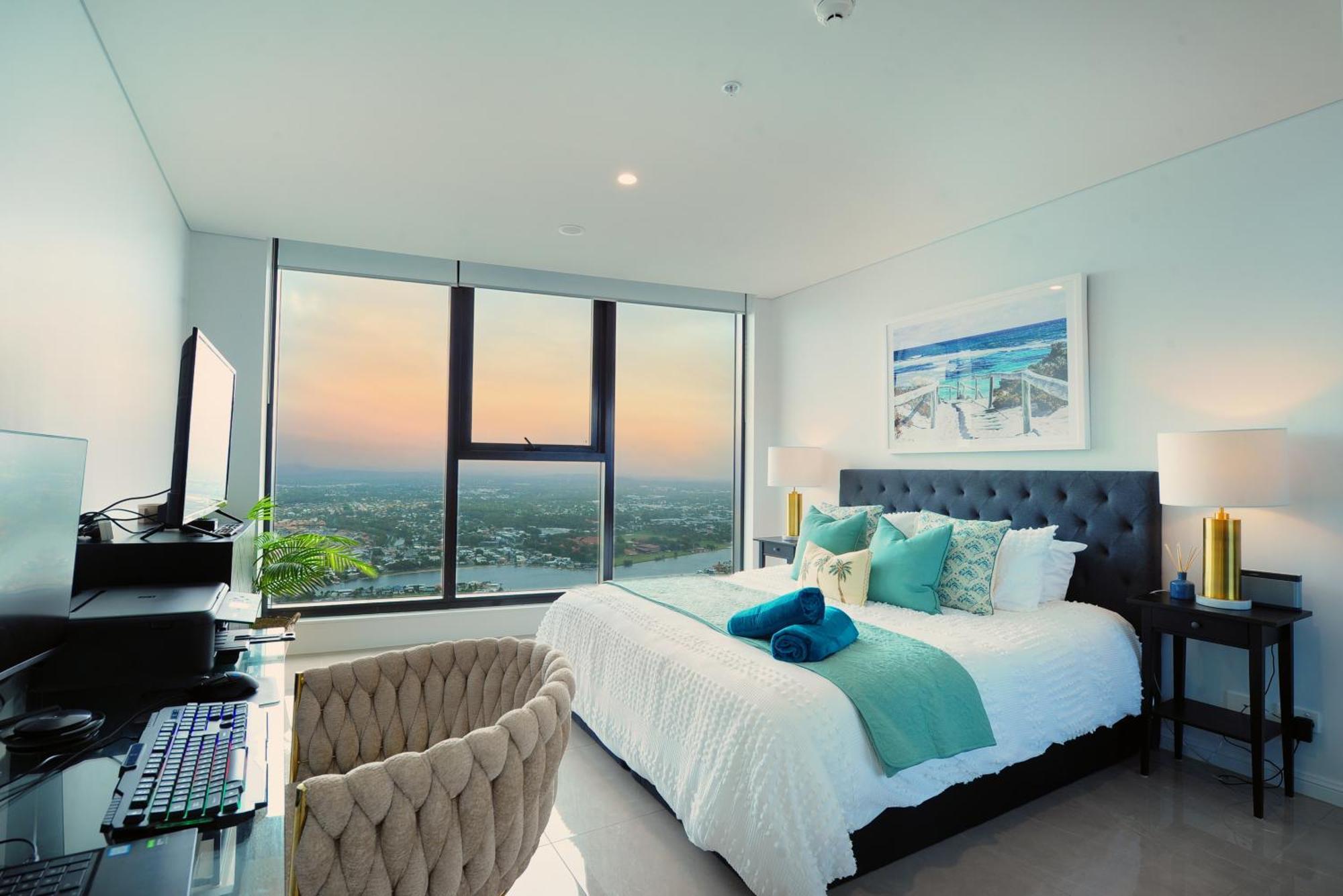 Apartment Surfers Beachside Luxury - Stunning Panoramic View